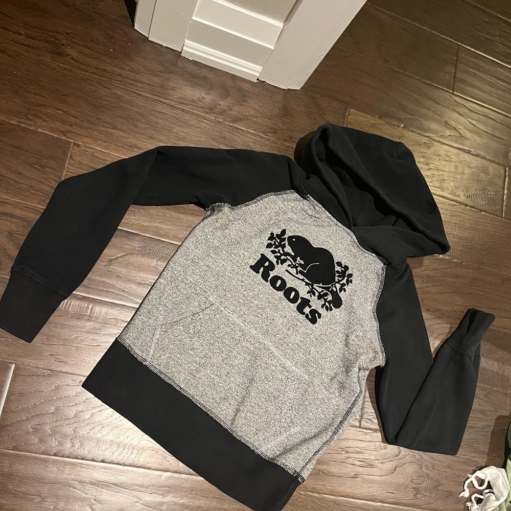 1 ROOTS SWEATER, 1 NIKE SWEATER, 1 WILFRED CARDIGAN — selling all three for 45$